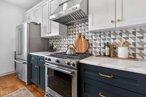 Kitchen - 371 Bridgegate Dr, Cary, NC 27519 photo 3 of 7