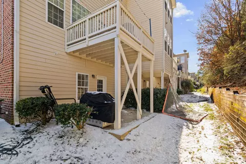 Exterior - 371 Bridgegate Dr, Cary, NC 27519 photo 11 of 13