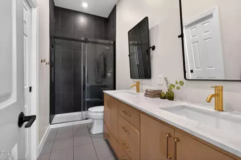 Bath - 371 Bridgegate Dr, Cary, NC 27519 photo 7 of 8