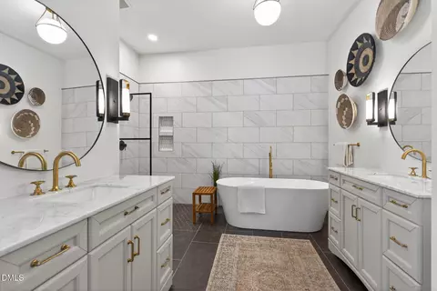 Bath - 371 Bridgegate Dr, Cary, NC 27519 photo 2 of 8