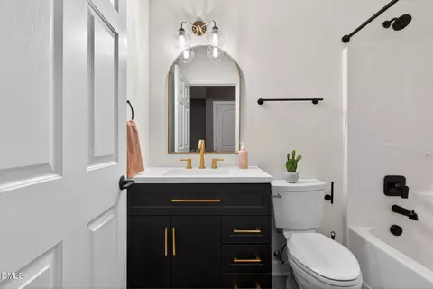 Bath - 371 Bridgegate Dr, Cary, NC 27519 photo 8 of 8
