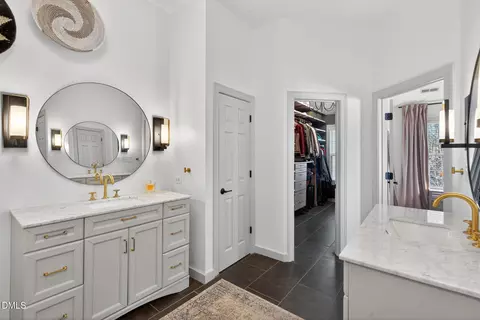 Bath - 371 Bridgegate Dr, Cary, NC 27519 photo 4 of 8