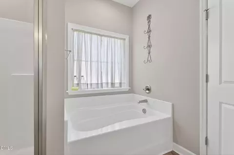 Bath - 414 Fallingbrook Dr, Kenly, NC 27542 photo 3 of 4