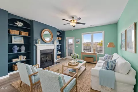 Living - 643 Sturgeon St, Smithfield, NC 27577 photo 1 of 4