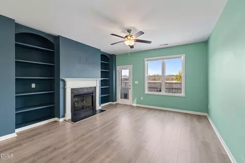Living - 643 Sturgeon St, Smithfield, NC 27577 photo 2 of 4