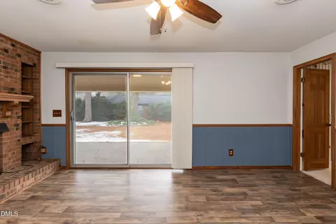 Living - 115 Strickland Dr, Smithfield, NC 27577 photo 2 of 7