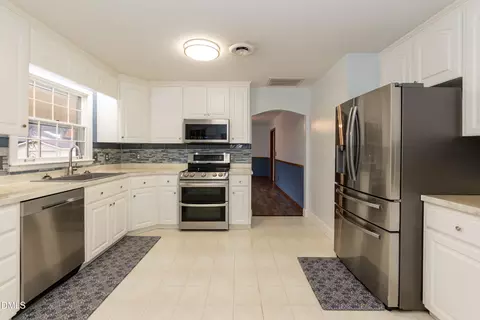Kitchen - 115 Strickland Dr, Smithfield, NC 27577 photo 2 of 4