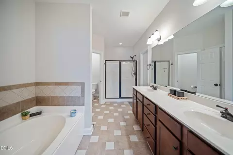 Bath - 72 Meadowmist Dr, Garner, NC 27529 photo 4 of 5