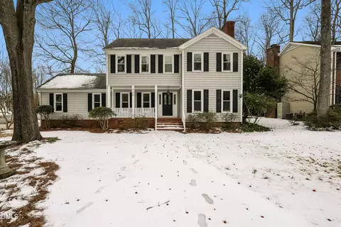 706 Edinburgh Ct, Burlington, NC 27215