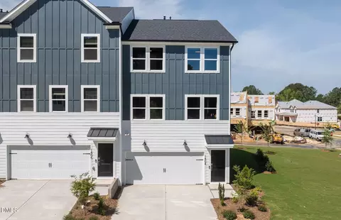 2867 Farmhouse Dr, Apex, NC 27502