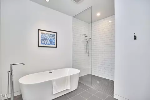 Bath - 4937 Taproot Ln, Durham, NC 27705 photo 3 of 5