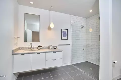 Bath - 4937 Taproot Ln, Durham, NC 27705 photo 5 of 5