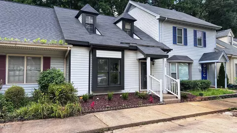 132 Carriage House Trl, Garner, NC 27529