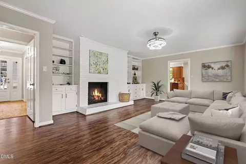 2477 Foxwood Dr, Chapel Hill, NC 27514