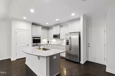 8121 Fieldcrest Ln, Fuquay Varina, NC 27526