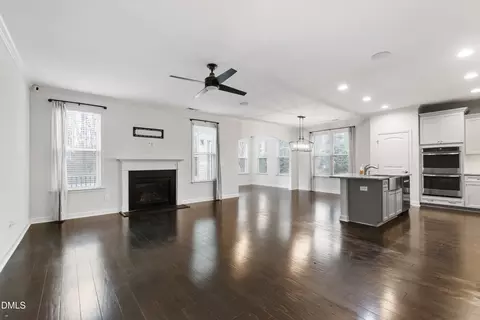 8121 Fieldcrest Ln, Fuquay Varina, NC 27526