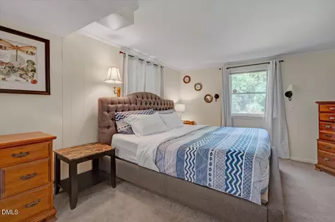 126 White Oak Dr, Durham, NC 27707