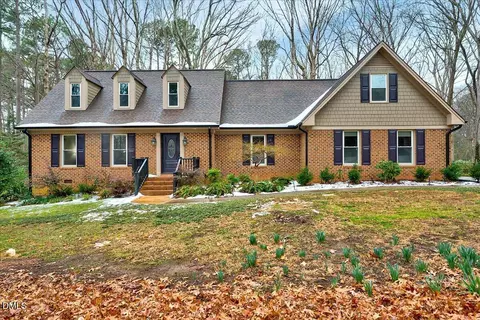 107 Larkwood Ln, Cary, NC 27518