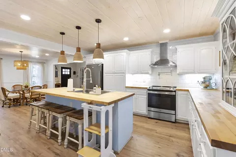 Kitchen - 1023 Devonshire Trl, Aberdeen, NC 28315 photo 3 of 6