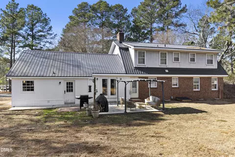 Exterior - 1023 Devonshire Trl, Aberdeen, NC 28315 photo 8 of 13