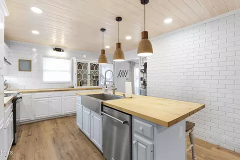 Kitchen - 1023 Devonshire Trl, Aberdeen, NC 28315 photo 2 of 6