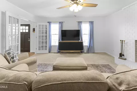Living - 1023 Devonshire Trl, Aberdeen, NC 28315 photo 2 of 3