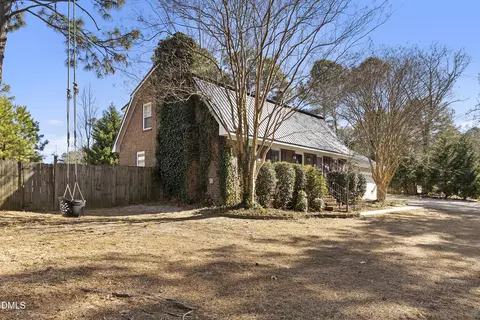 Exterior - 1023 Devonshire Trl, Aberdeen, NC 28315 photo 5 of 13