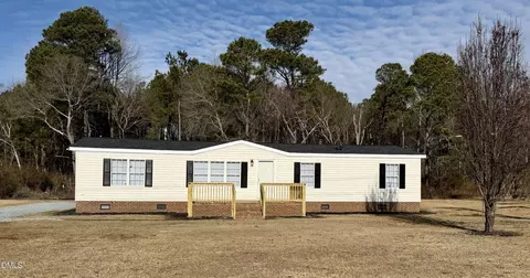 2000 Woods Crossroads Rd, Benson, NC 27504 photo 1