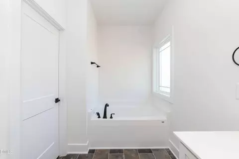 Bath - 42 Braddock Ct, Garner, NC 27529 photo 3 of 5