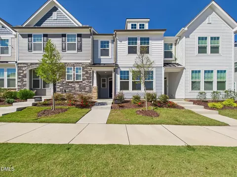 458 Channel Drop Dr, Clayton, NC 27520