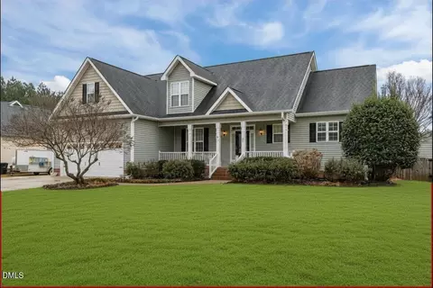 29 Dexterfield Dr, Fuquay Varina, NC 27526