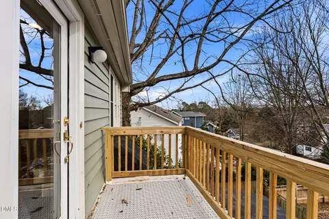 Exterior - 204 Georgetown Rd, Raleigh, NC 27608 photo 6 of 10