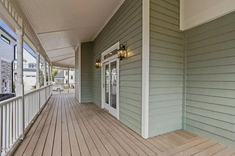 Exterior - 204 Georgetown Rd, Raleigh, NC 27608 photo 4 of 10