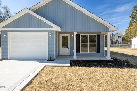 302 S West St, Roseboro, NC 28382