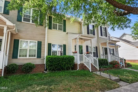229 Commons Dr, Holly Springs, NC 27540