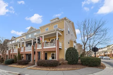 124 Braeside Ct, Cary, NC 27519