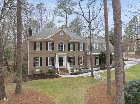 208 Stoneleigh Dr, Cary, NC 27511