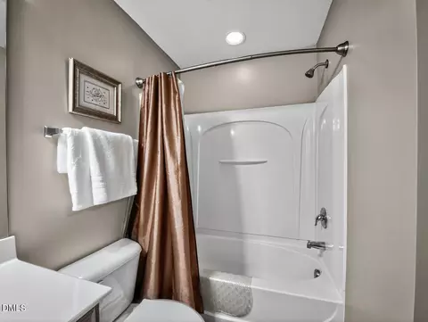 Bath - 6 Intuition Cir, Durham, NC 27705 photo 5 of 5