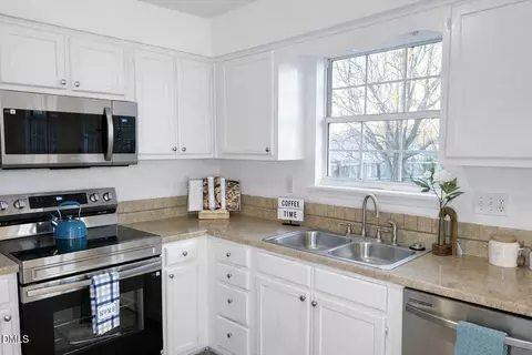 Kitchen - 7 Hannah Ct, Durham, NC 27713 photo 2 of 2