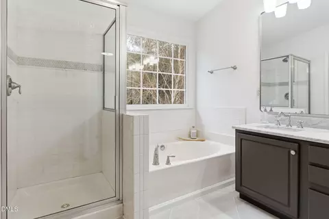 Bath - 806 Clearview Ln, Durham, NC 27713 photo 4 of 4