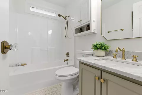 Bath - 806 Clearview Ln, Durham, NC 27713 photo 2 of 4