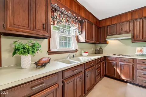 808 Chestnut Dr, Smithfield, NC 27577 photo 4