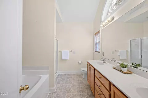 Bath - 124 Braid Ct, Raleigh, NC 27603 photo 2 of 5