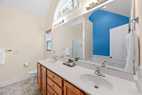 Bath - 124 Braid Ct, Raleigh, NC 27603 photo 3 of 5