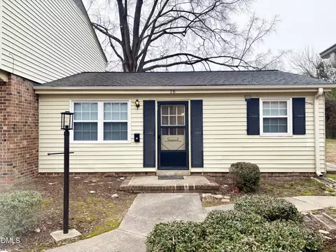 1002 Willow Dr #16, Chapel Hill, NC 27514
