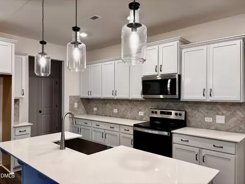 109 Periwinkle Pl, Clayton, NC 27527