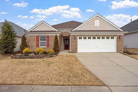 214 Larktree Ln, Fuquay Varina, NC 27526