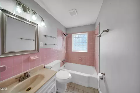 Bath - 818 Lynn Rd, Durham, NC 27703 photo 4 of 4
