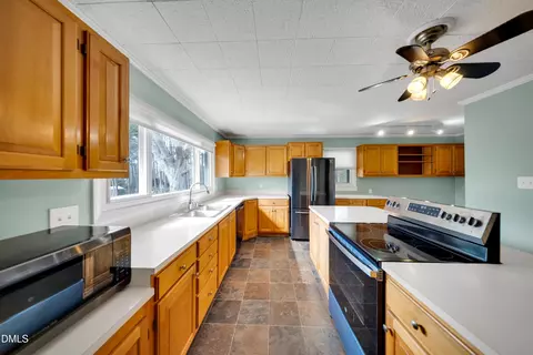 Kitchen - 818 Lynn Rd, Durham, NC 27703 photo 5 of 6