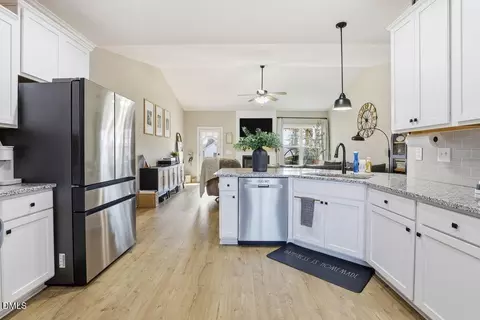 110 Oak St, Pine Level, NC 27568 photo 9